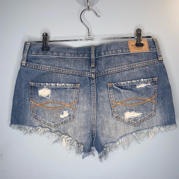Abercrombie Fitch Size 2  Beaded Front Distressed Denim Cheeky Jean Shorts - Picture 2 of 11